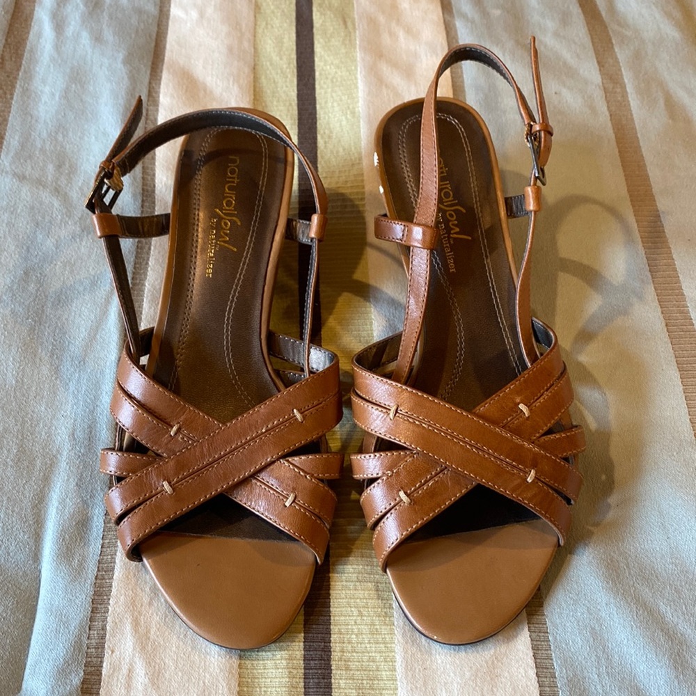 Naturalizer Sandals women’s  SIZE 6